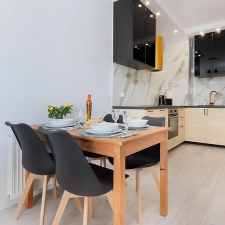 Ostoya Pucka By Renters شقة بوتسك